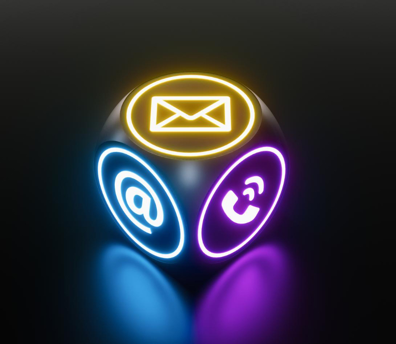 Dado iluminado com imagem de e-mail e contatos